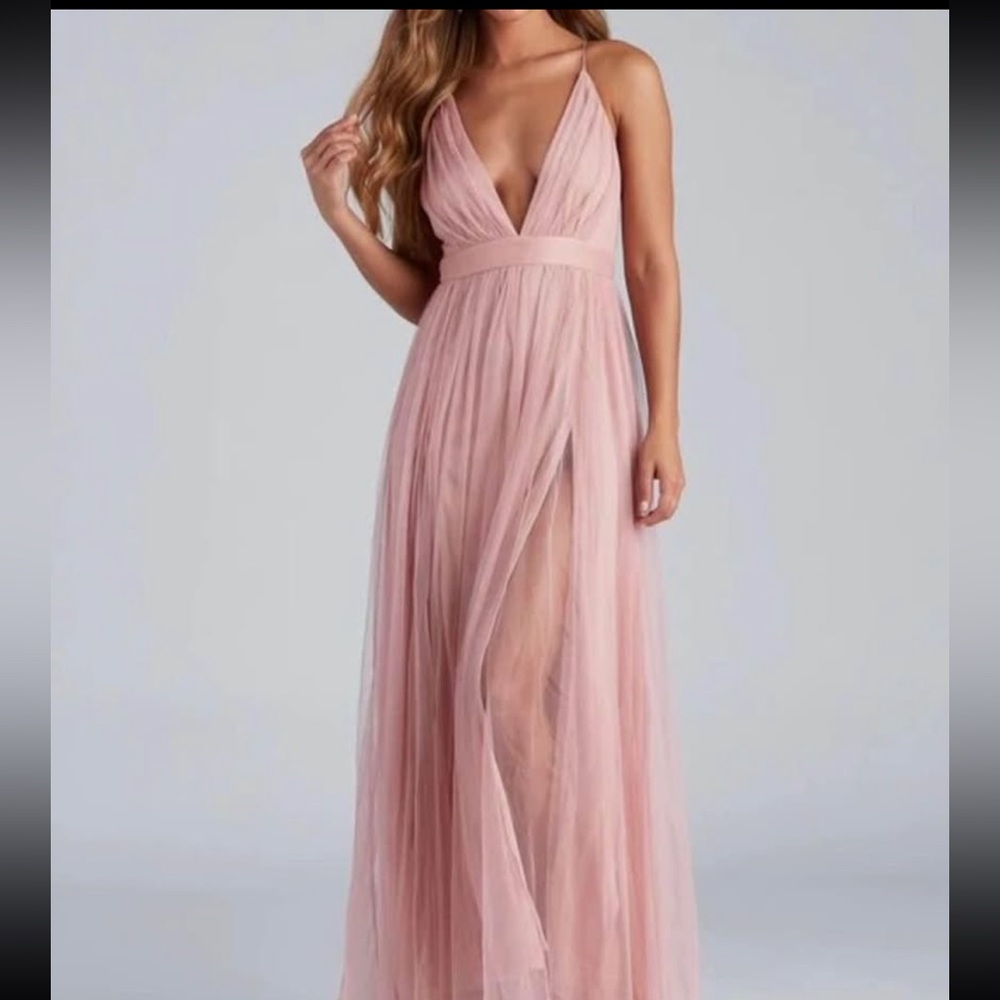 Purchased from Windsor
Size small
Pleated
Tulle bottom half
Mauve